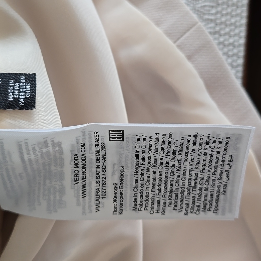 Vero Moda Cream Double-Breasted Blazer Tailored Fit Satin Collar NWOT - Picture 3 of 4